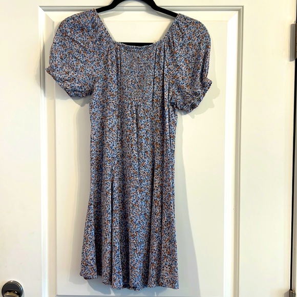 Women’s size small casual - Picture 5 of 9